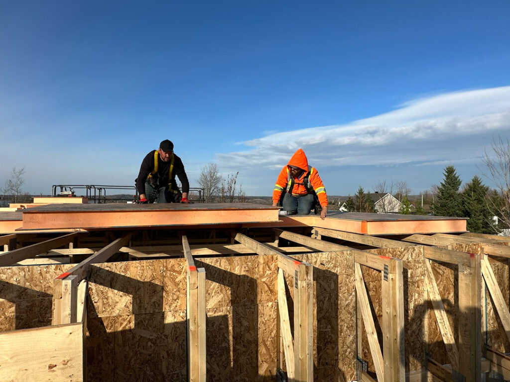 Toiture avec panneaux isolés R 52