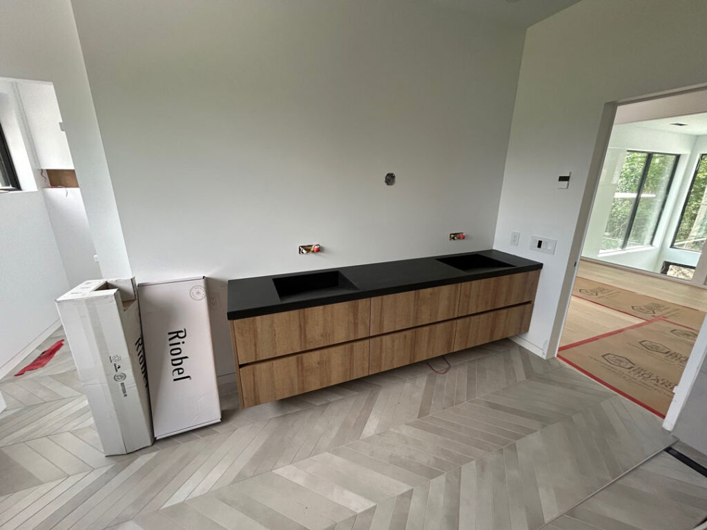 Vanité avec comptoir de béton par Balux